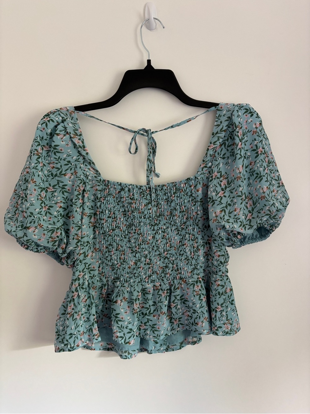Astr the Label NWOT Claremont Floral Blue Puff-Sleeve Peplum Top Cropped - Picture 3 of 6